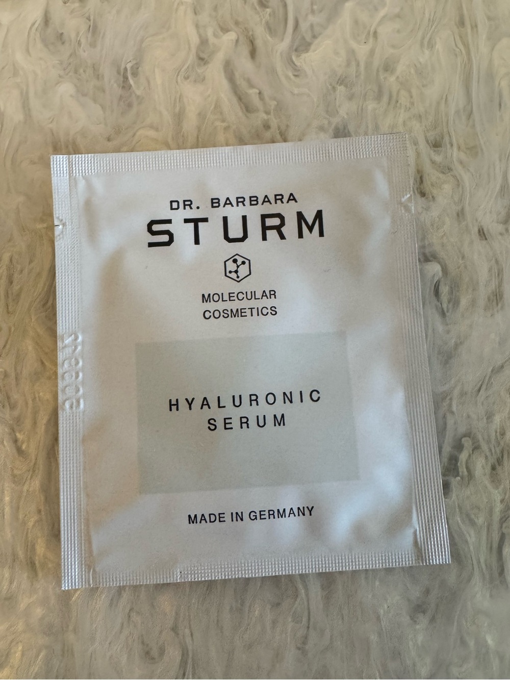 DR. BARBARA STURM HYALURONIC SERUM sample